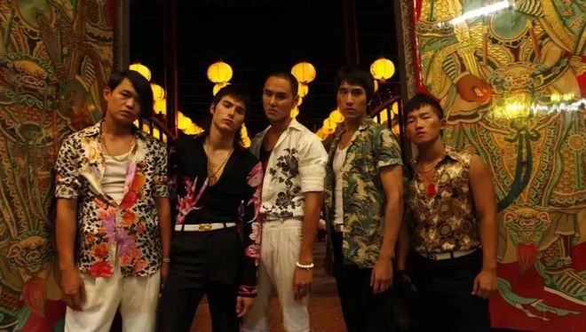 Wear Polo Hawaiian shirt's five handsome boys