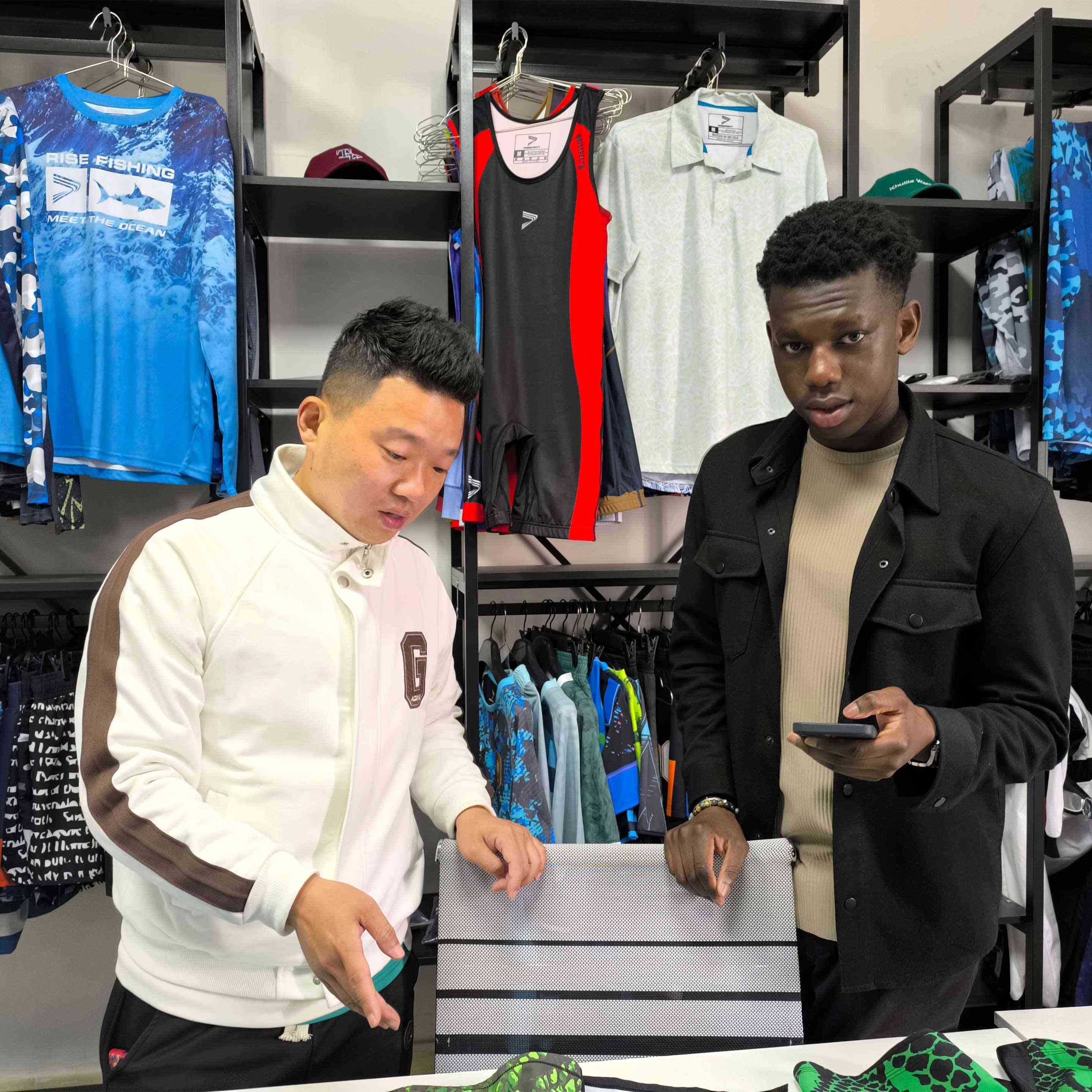 
                With Young Black Entrepreneur Discuses Cooperation, Boosting Rise Sportswear Performance