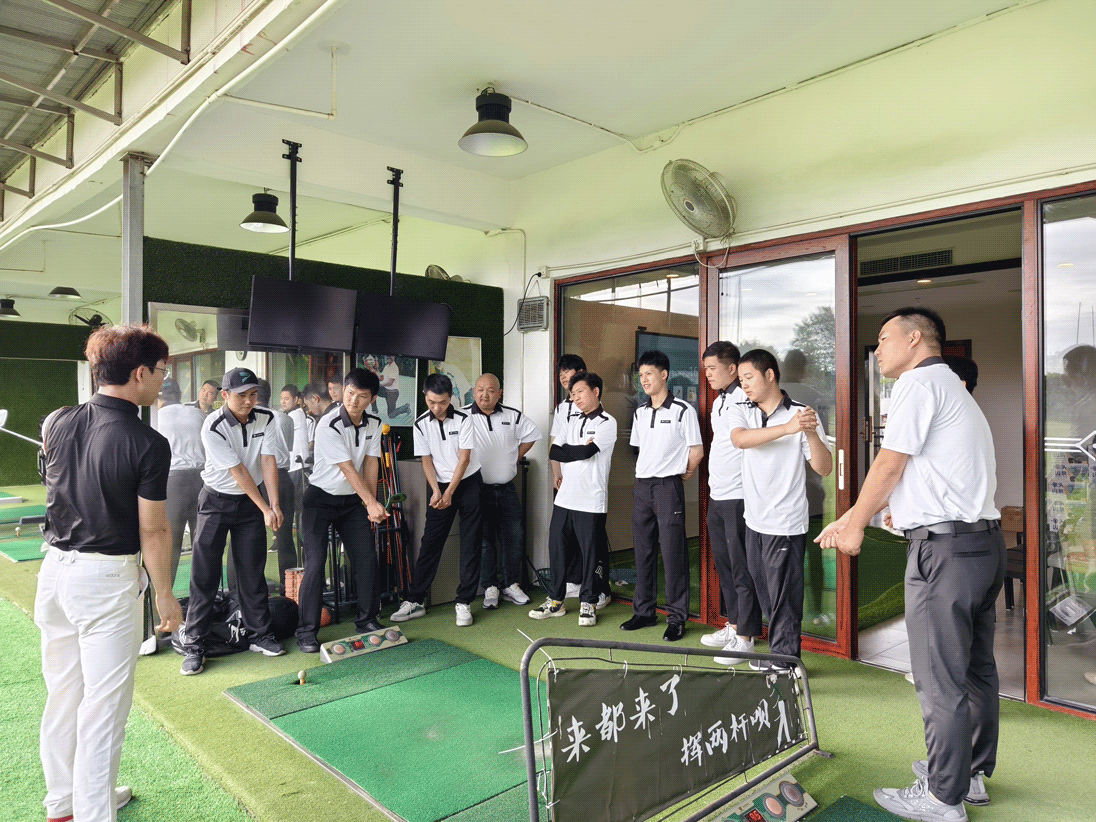 The male students of Rise Sportswear listened carefully to the instructions of the male golf coach while using their own hands and brains to understand golf grip and golf stance