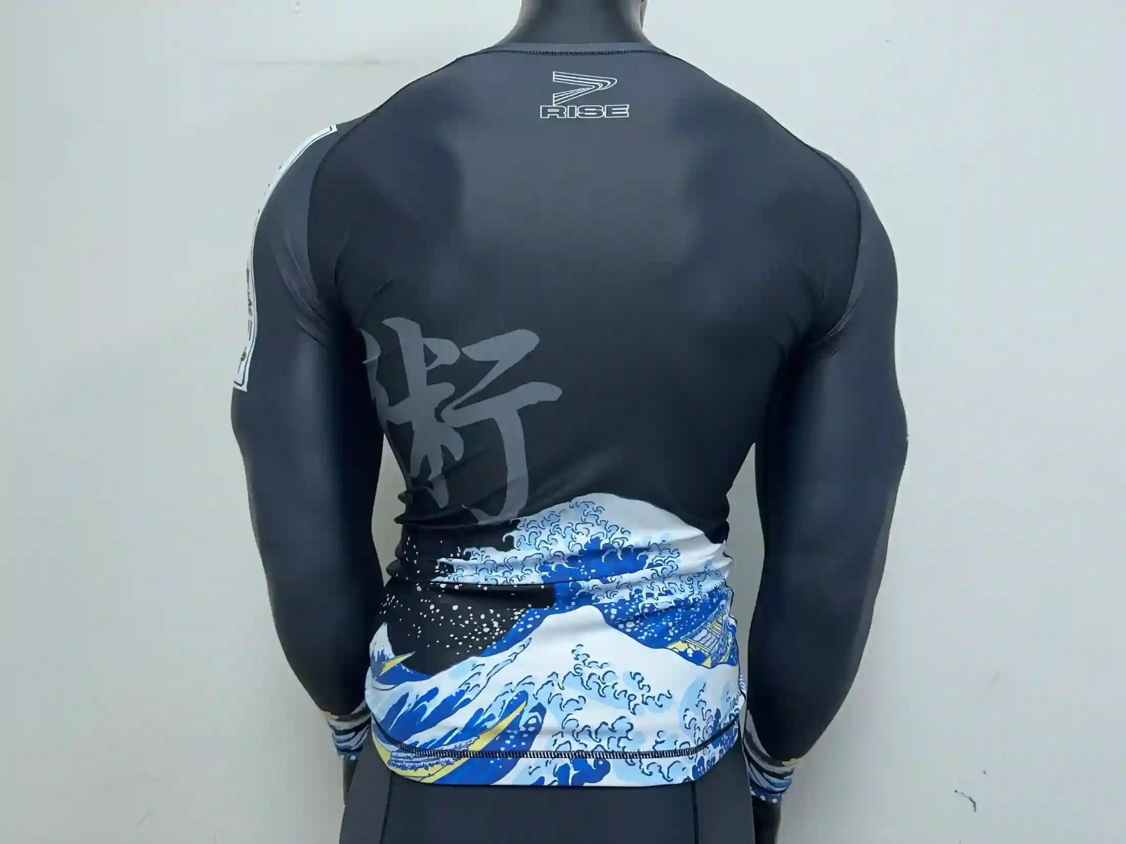 The back designs of kanagawa wave long sleeve rash guard