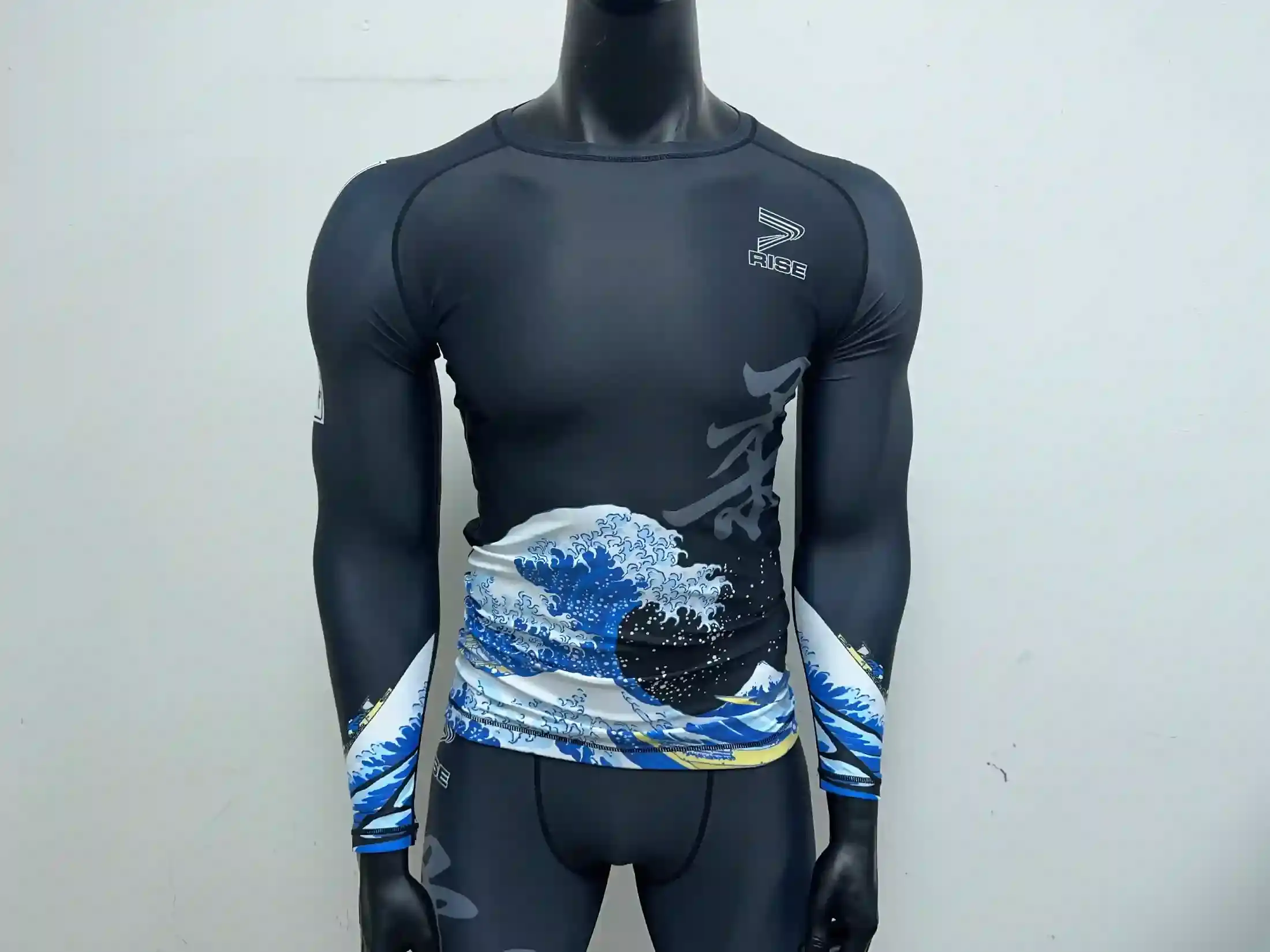 The front designs of kanagawa wave long sleeve rash guard