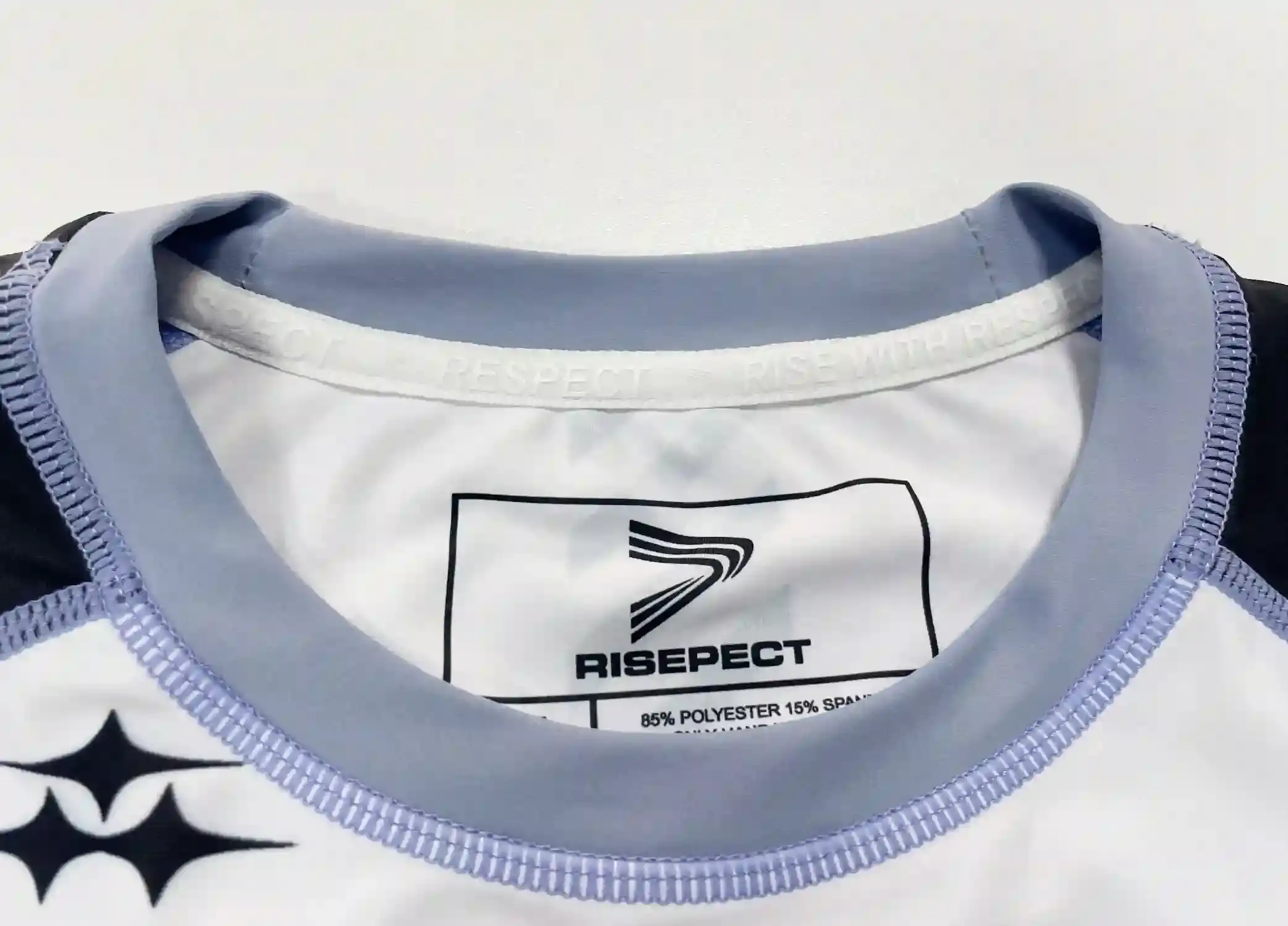 The Neckline Details