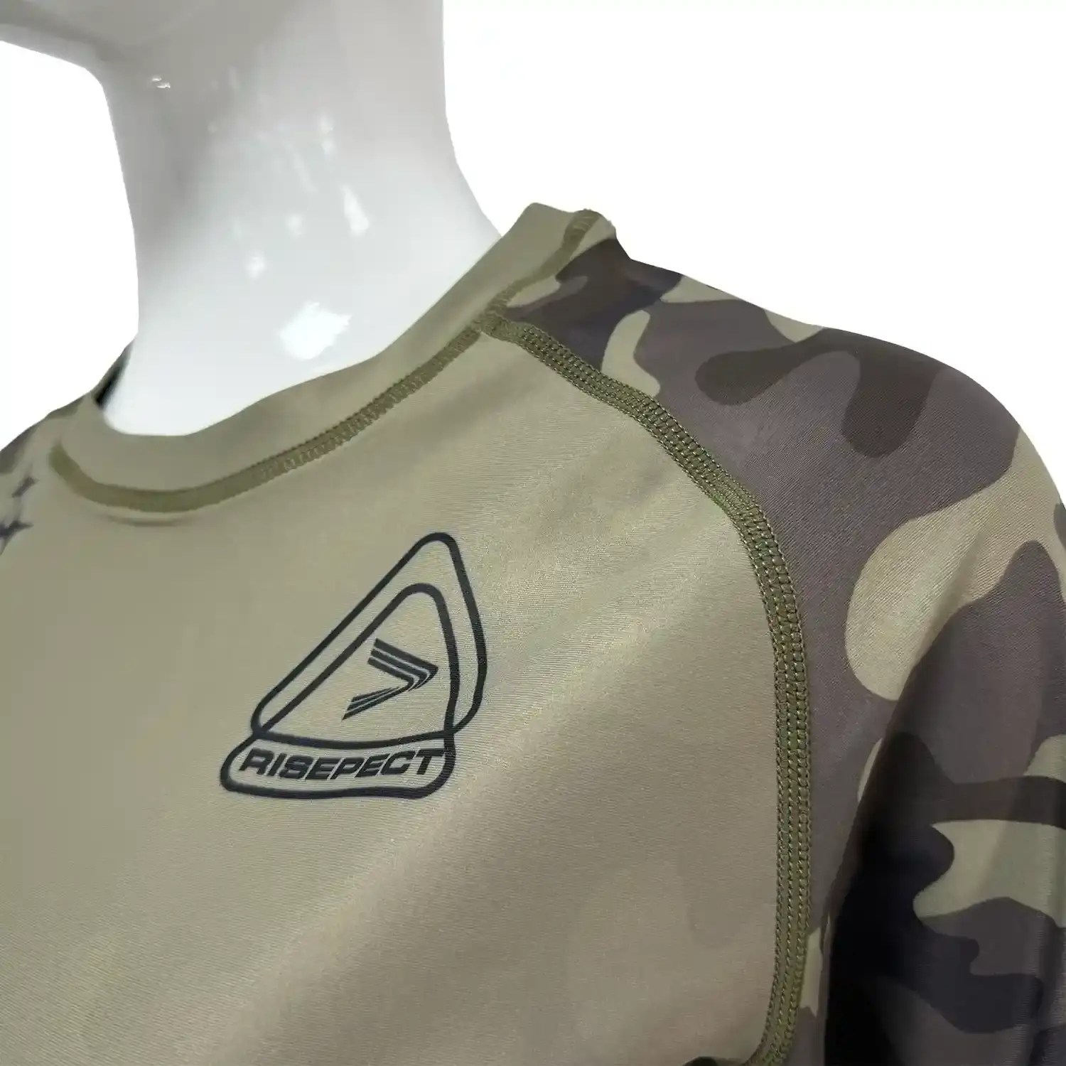 Women's camo bjj rash guard short sleeve flat lock seam details