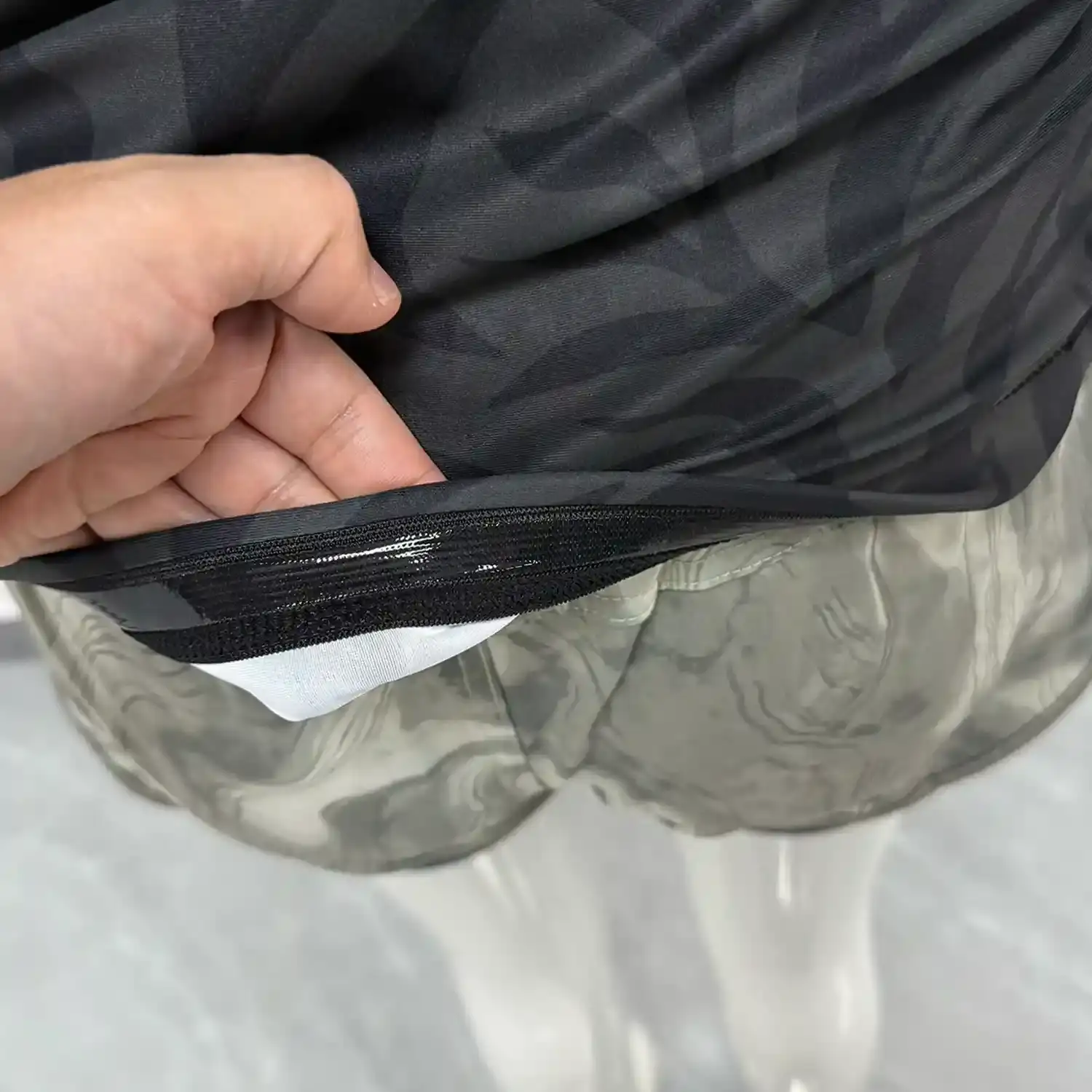 Women's color block bjj rash guard short sleeve hem inside silicone strip details