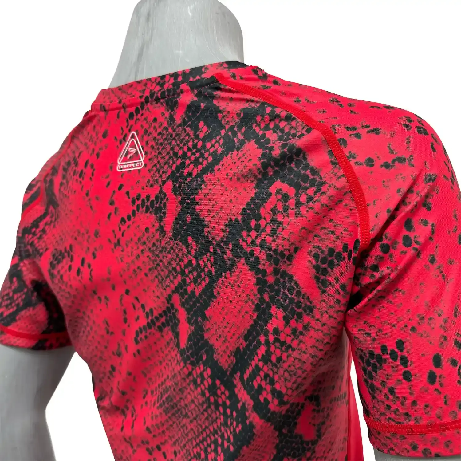 Women's red snake pattern bjj rash guard short sleeve right back zoom flatlock seam details