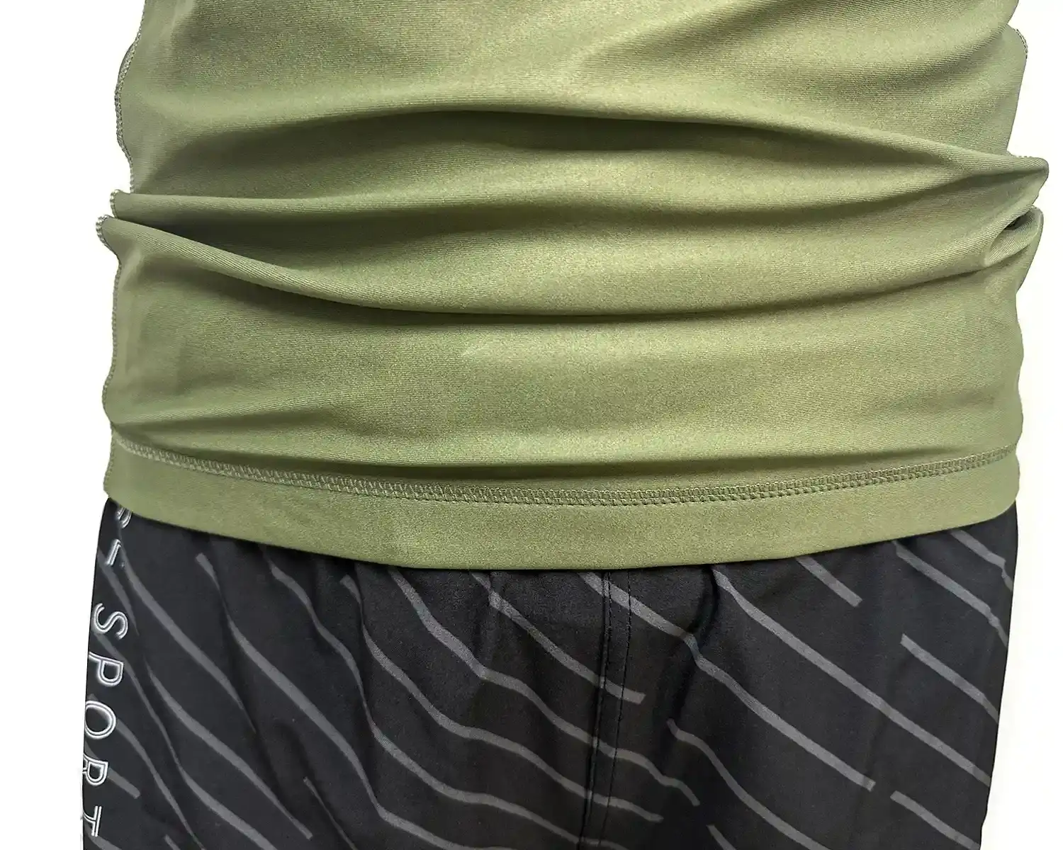Dark green rash guard jiu-jitsu short sleeve outer hem details