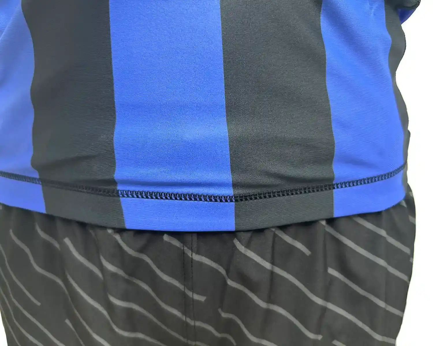 Blue-gradient stripes BJJ rash guard for men front hem external details