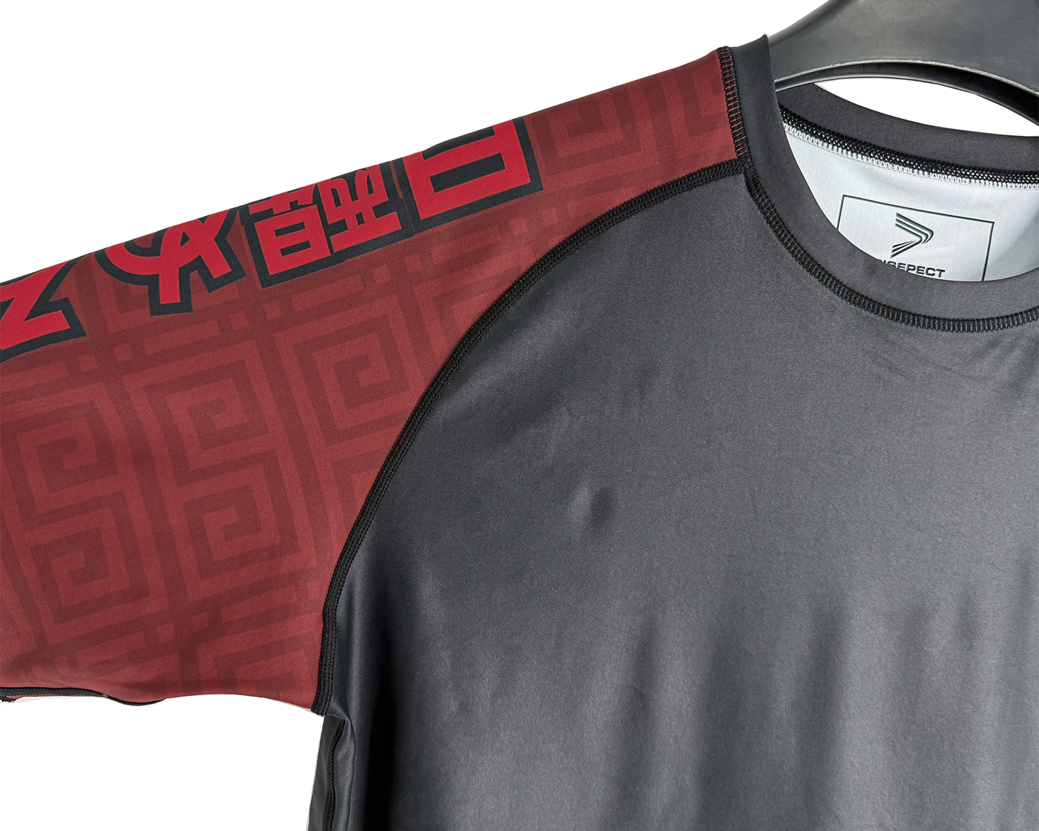 Prajna short sleeve rash guard front raglan sleeve details