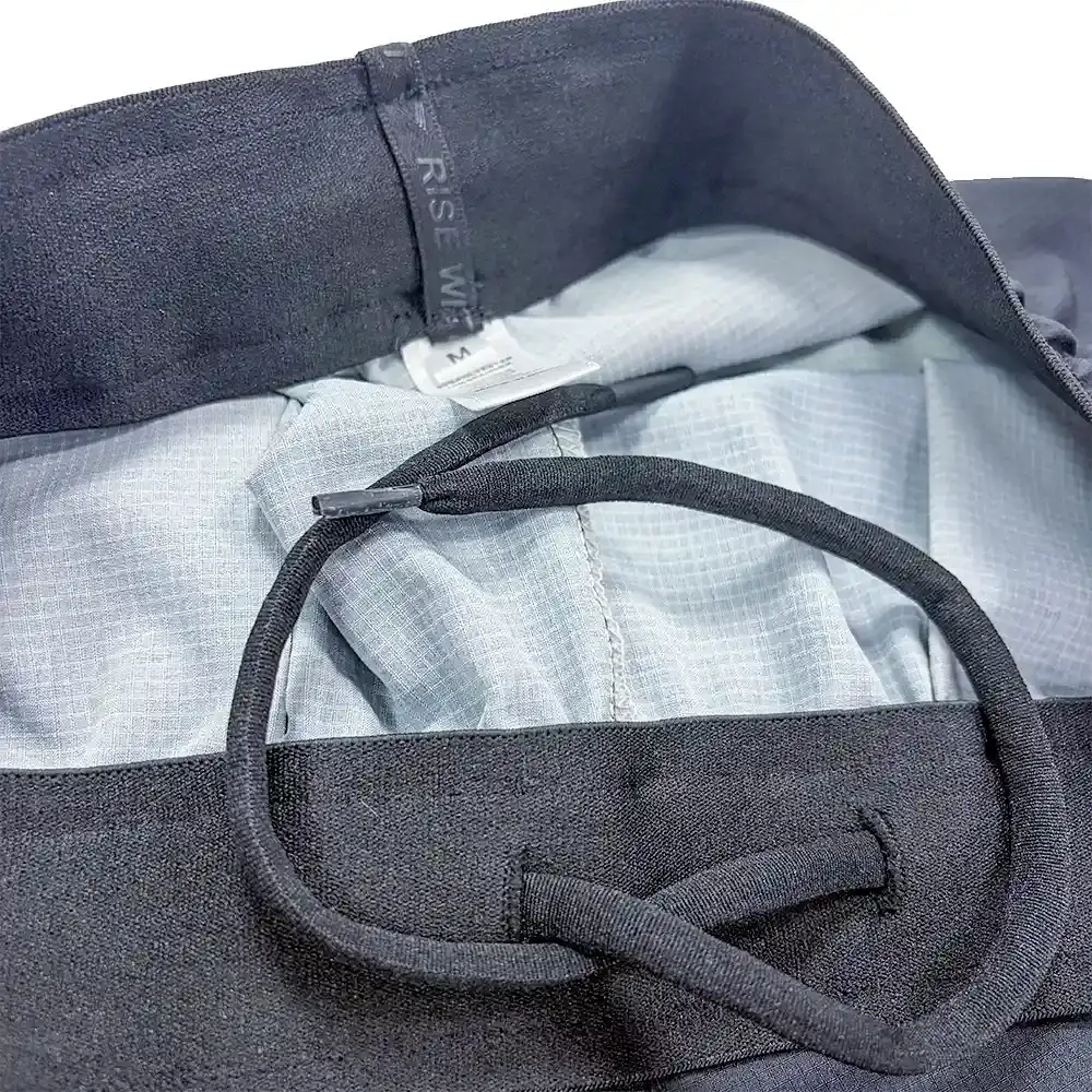 WAISTBAND DETAILS
