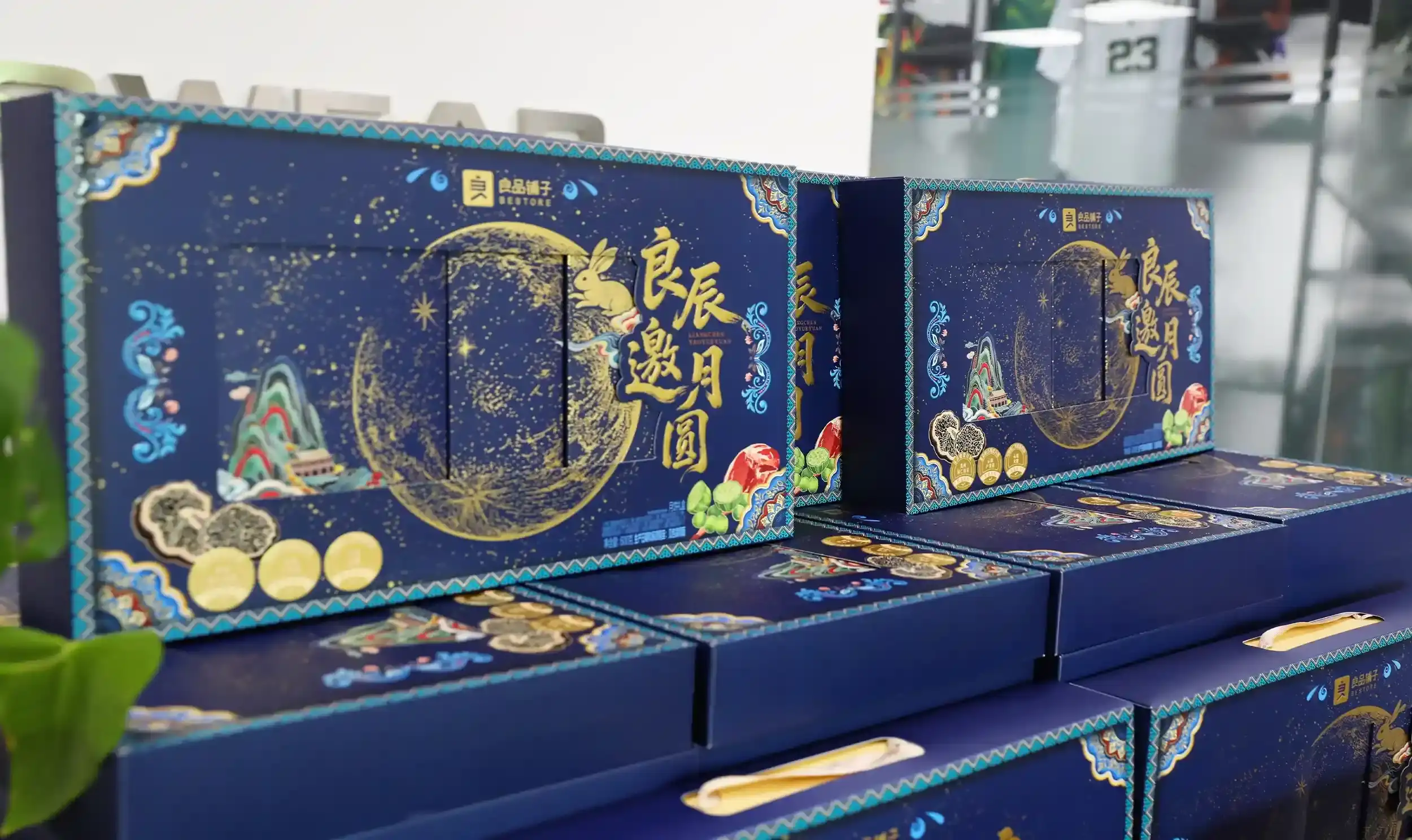 Mid-Autumn Festival mooncake gift boxes prepared for the Rise Sportswear team